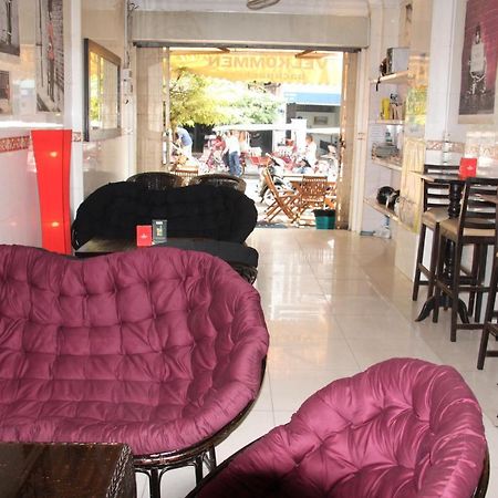 Riverside Backpackers Phnom Penh Dış mekan fotoğraf