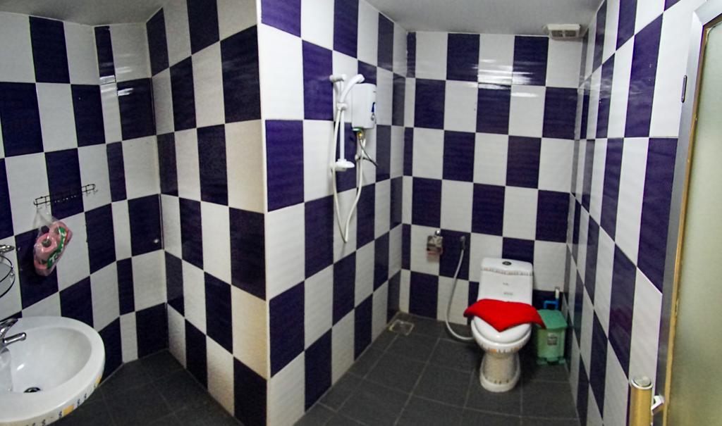 Riverside Backpackers Phnom Penh Dış mekan fotoğraf
