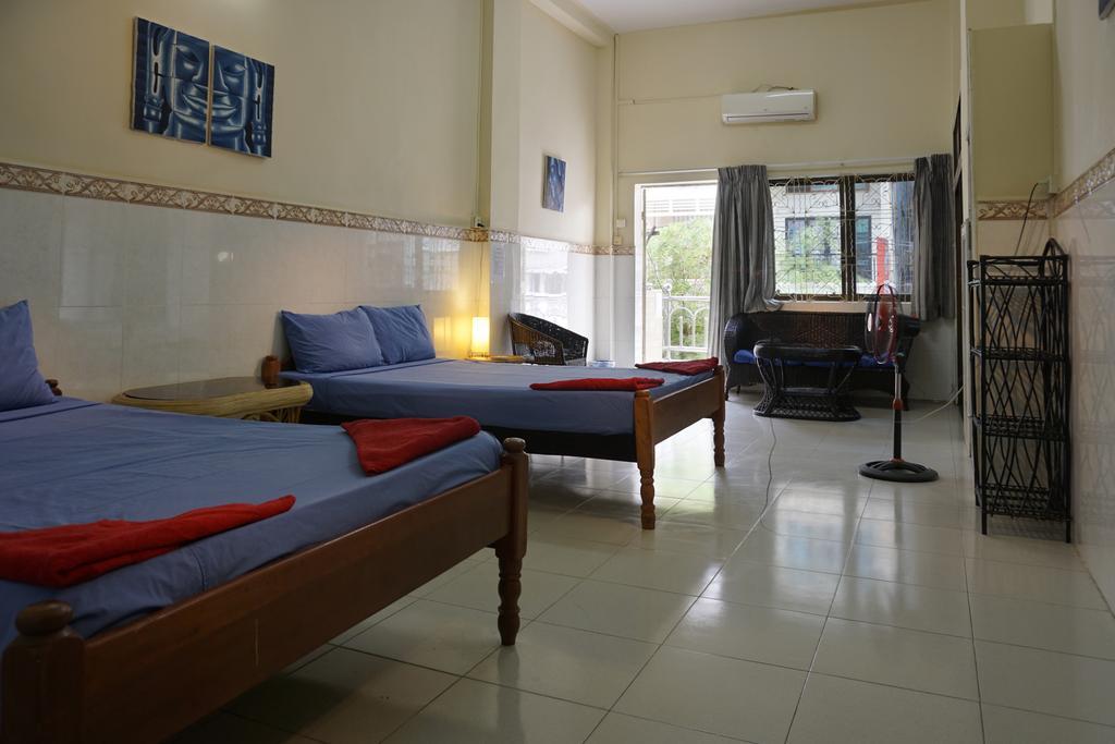 Riverside Backpackers Phnom Penh Oda fotoğraf