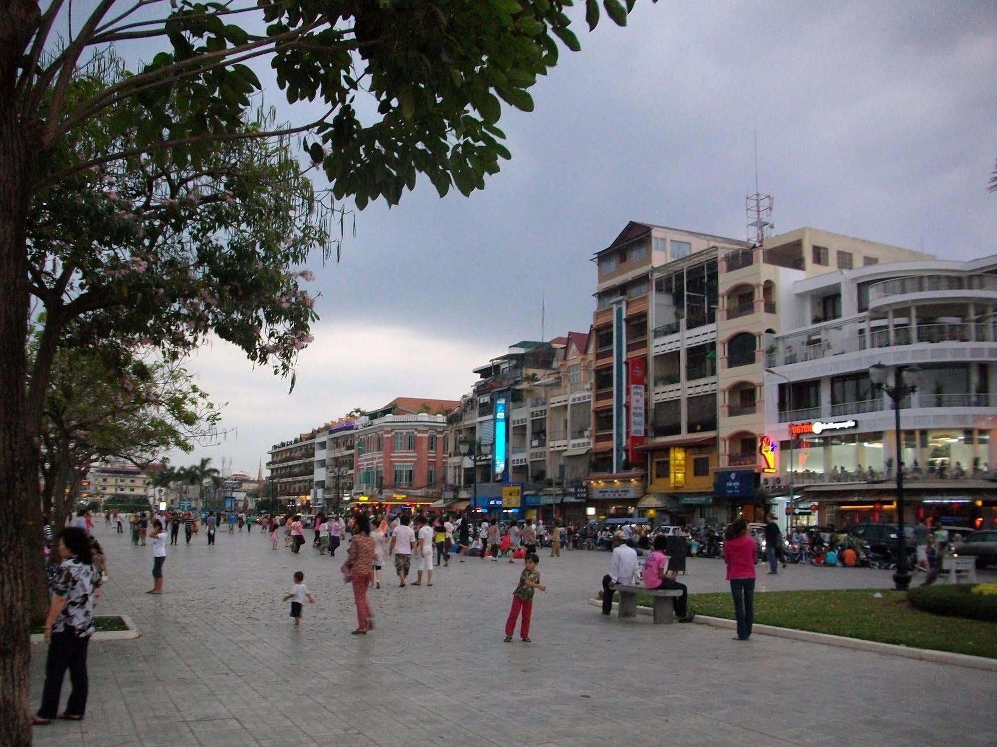 Riverside Backpackers Phnom Penh Dış mekan fotoğraf