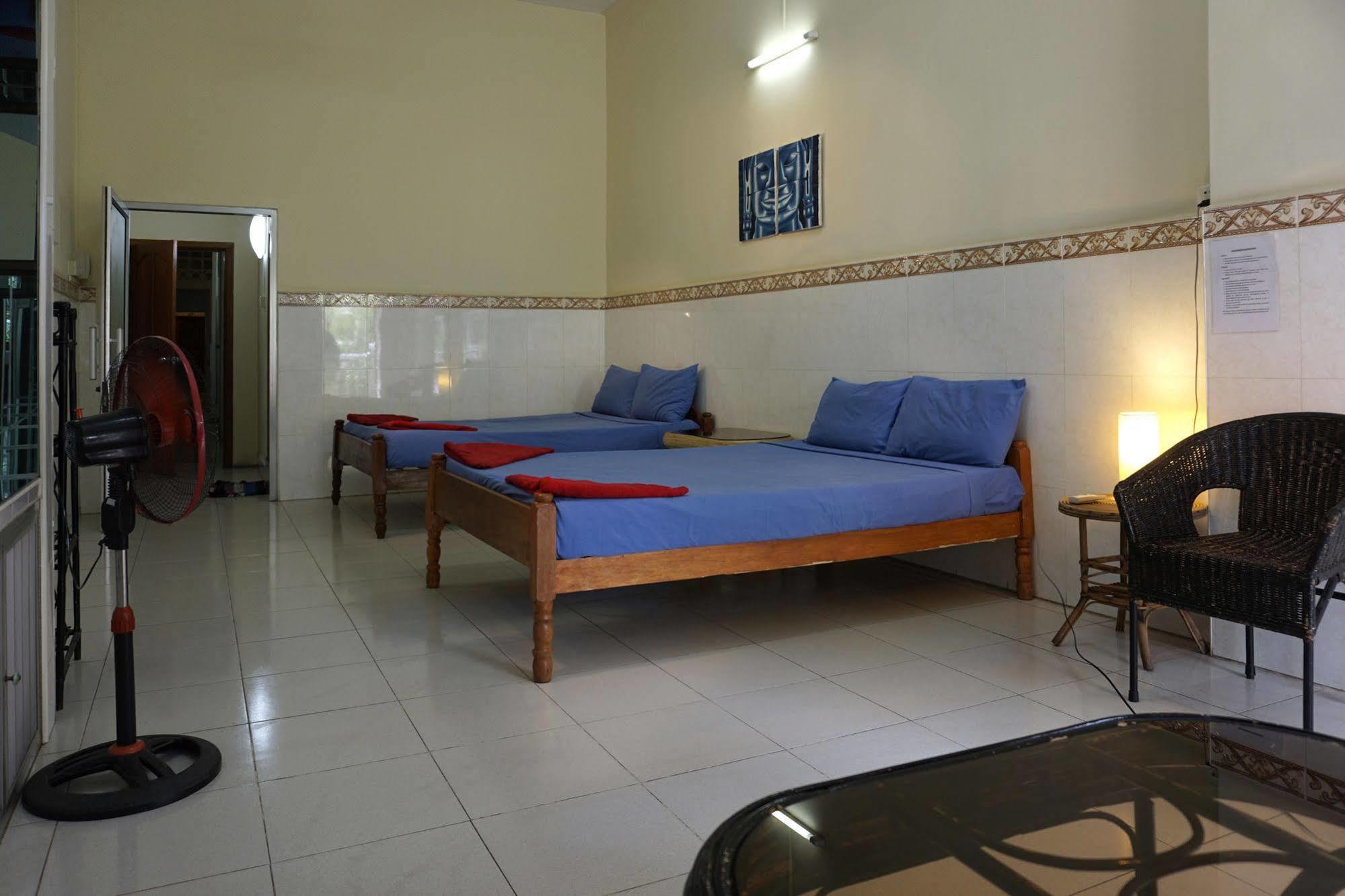 Riverside Backpackers Phnom Penh Dış mekan fotoğraf