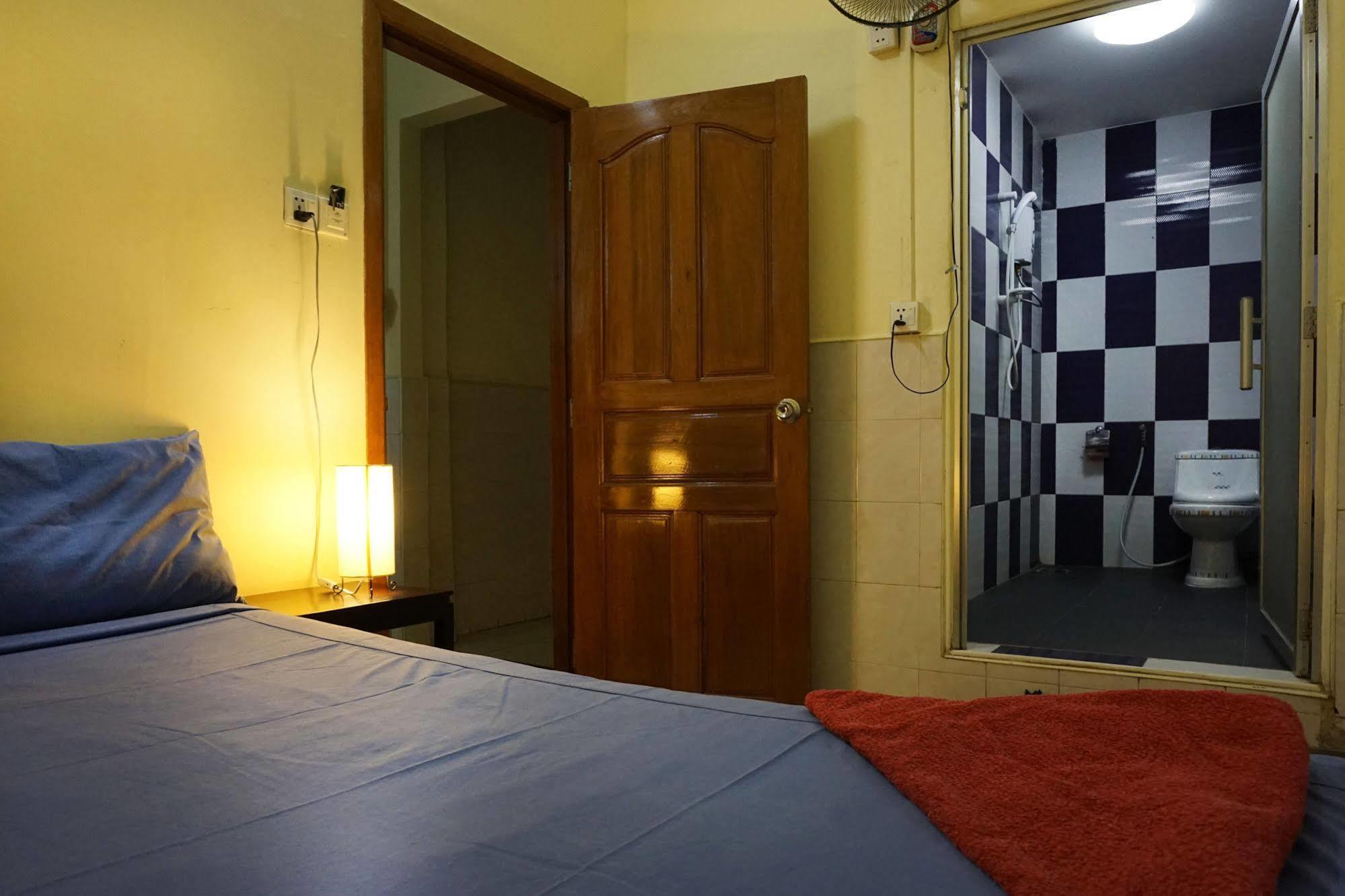 Riverside Backpackers Phnom Penh Dış mekan fotoğraf