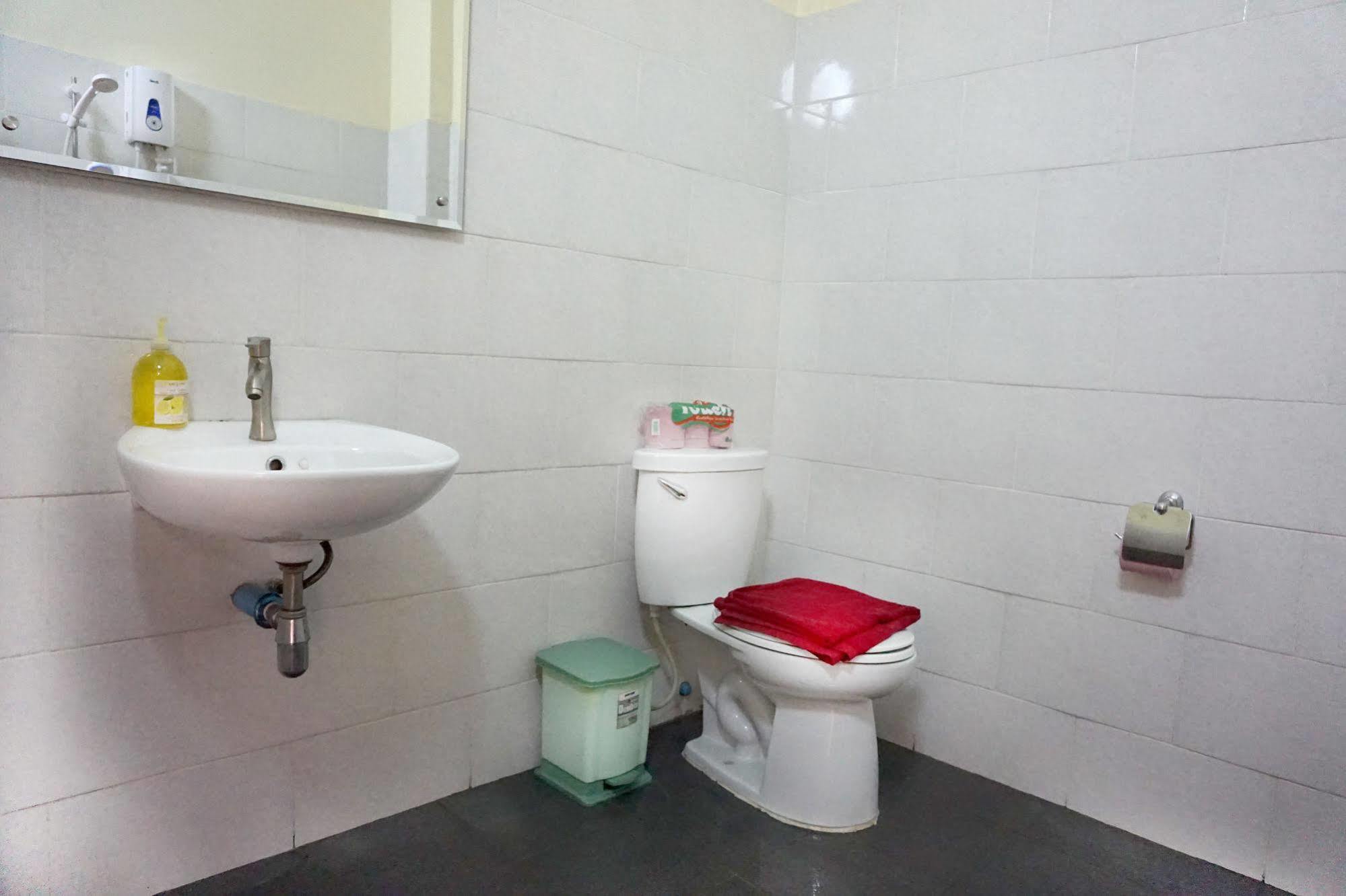 Riverside Backpackers Phnom Penh Dış mekan fotoğraf