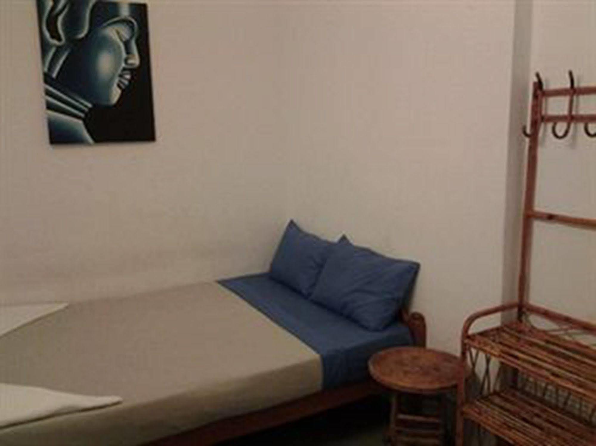 Riverside Backpackers Phnom Penh Dış mekan fotoğraf