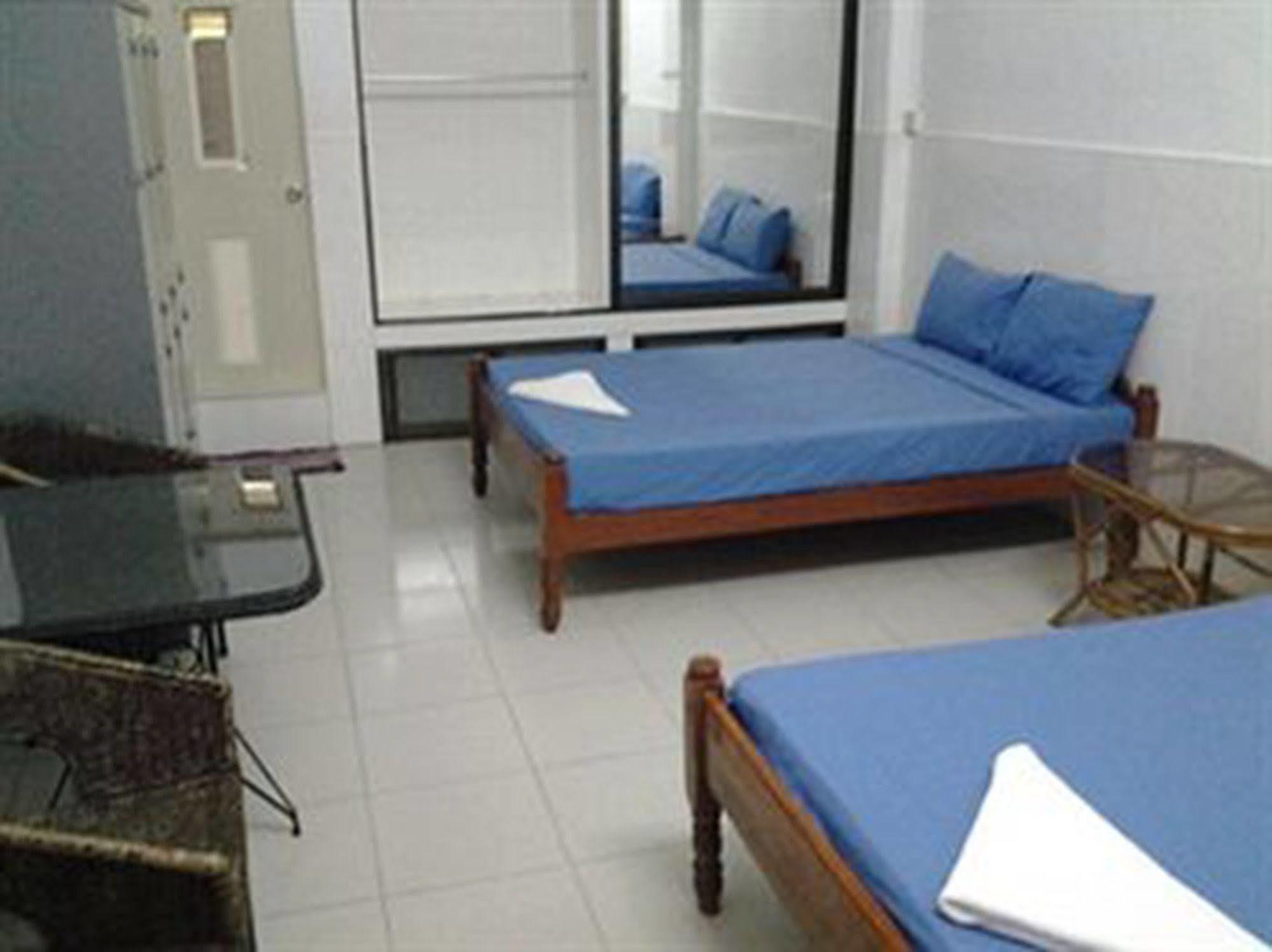 Riverside Backpackers Phnom Penh Dış mekan fotoğraf