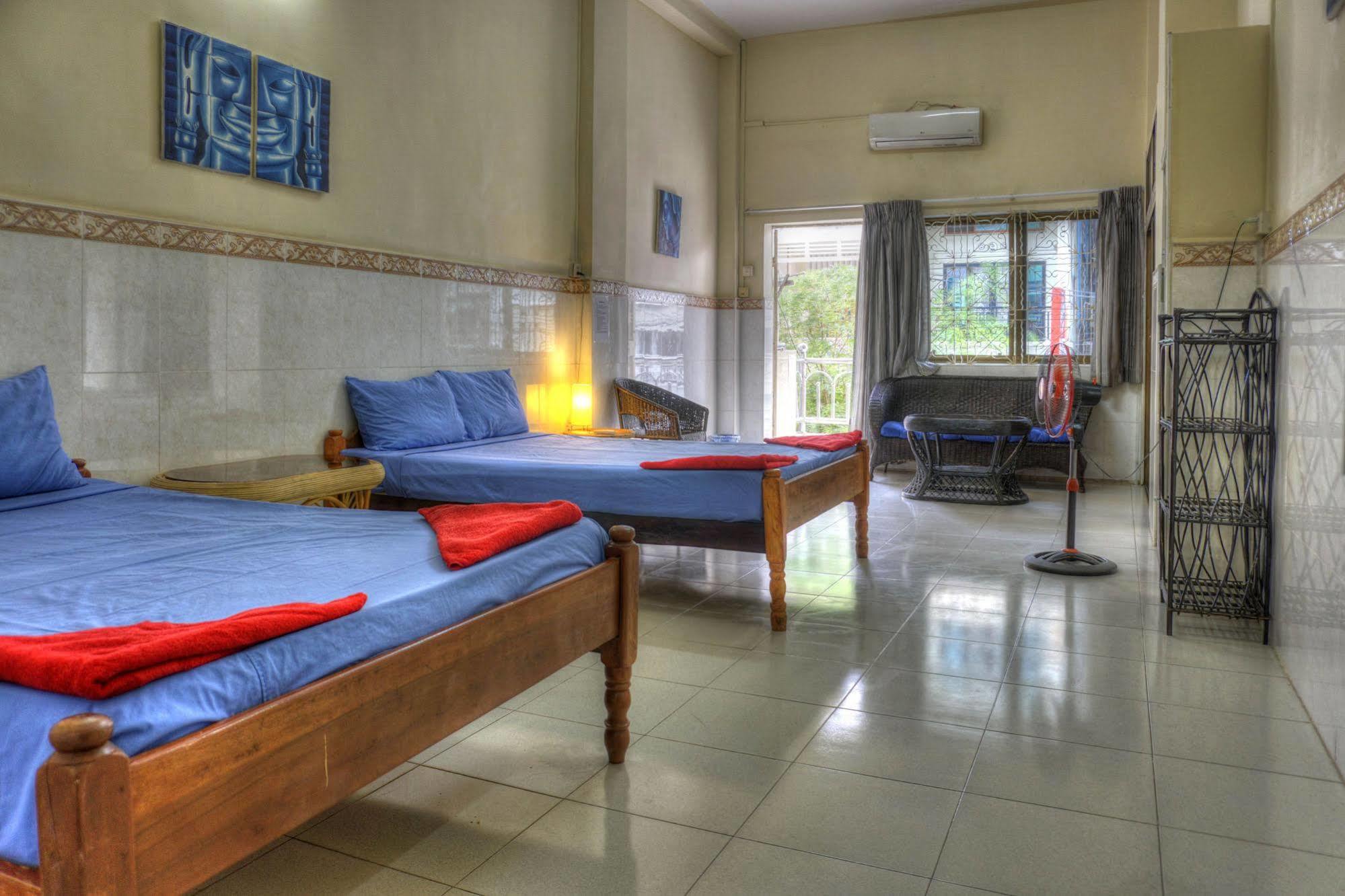 Riverside Backpackers Phnom Penh Dış mekan fotoğraf