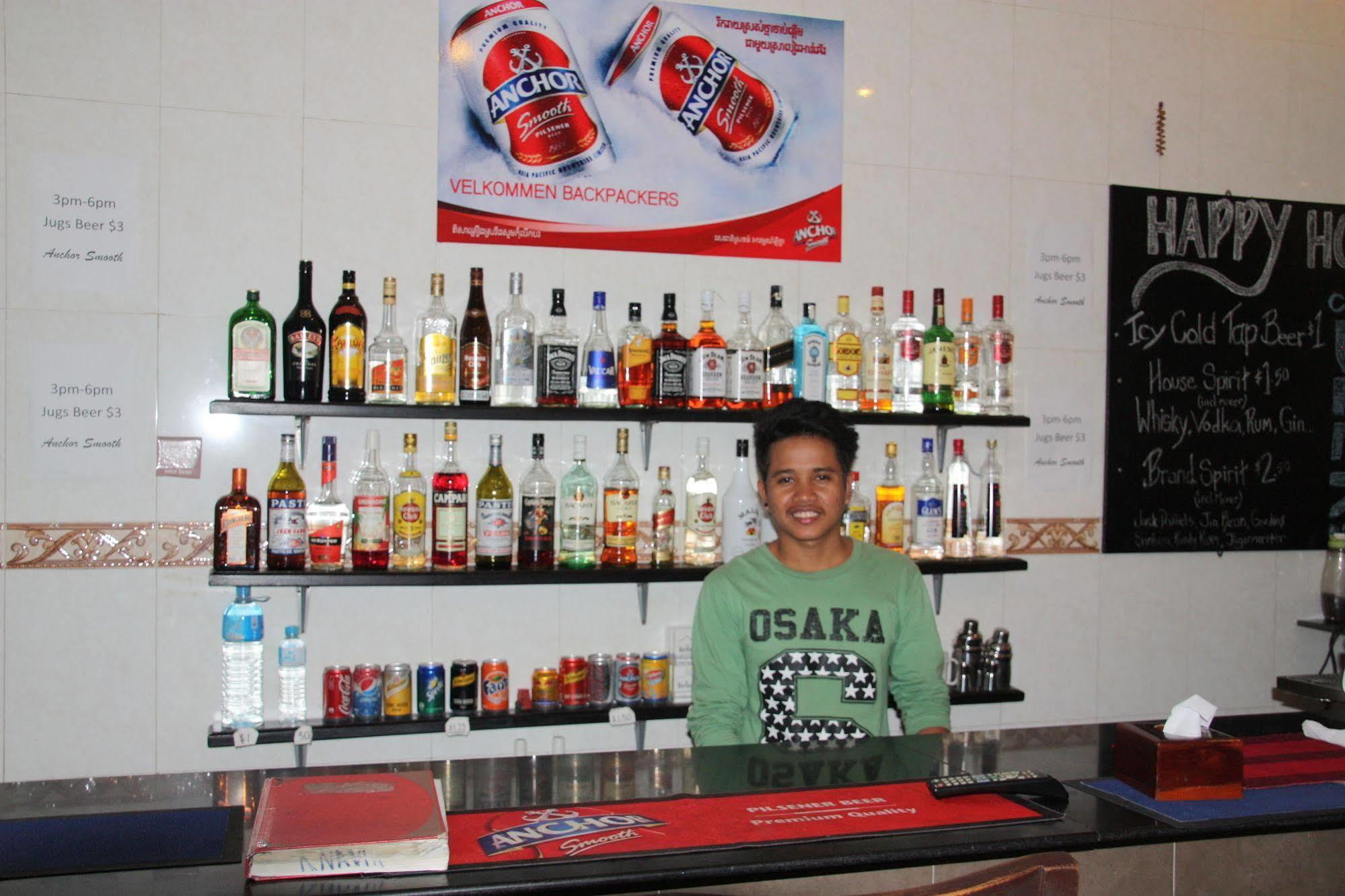 Riverside Backpackers Phnom Penh Dış mekan fotoğraf