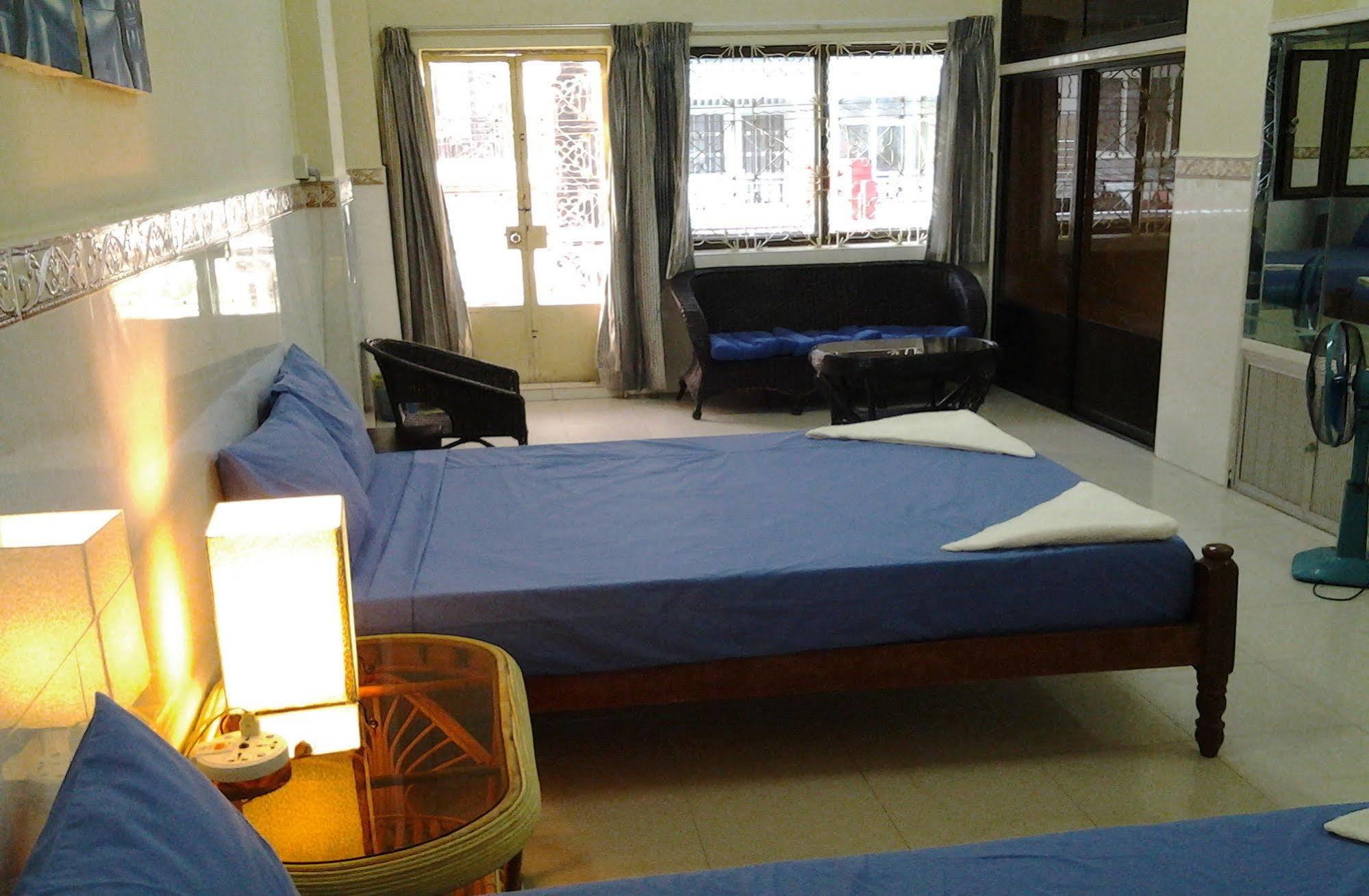 Riverside Backpackers Phnom Penh Dış mekan fotoğraf