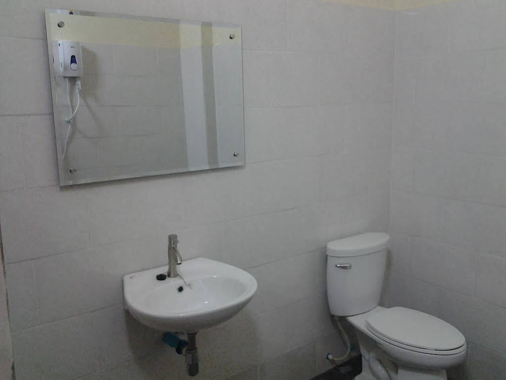 Riverside Backpackers Phnom Penh Dış mekan fotoğraf
